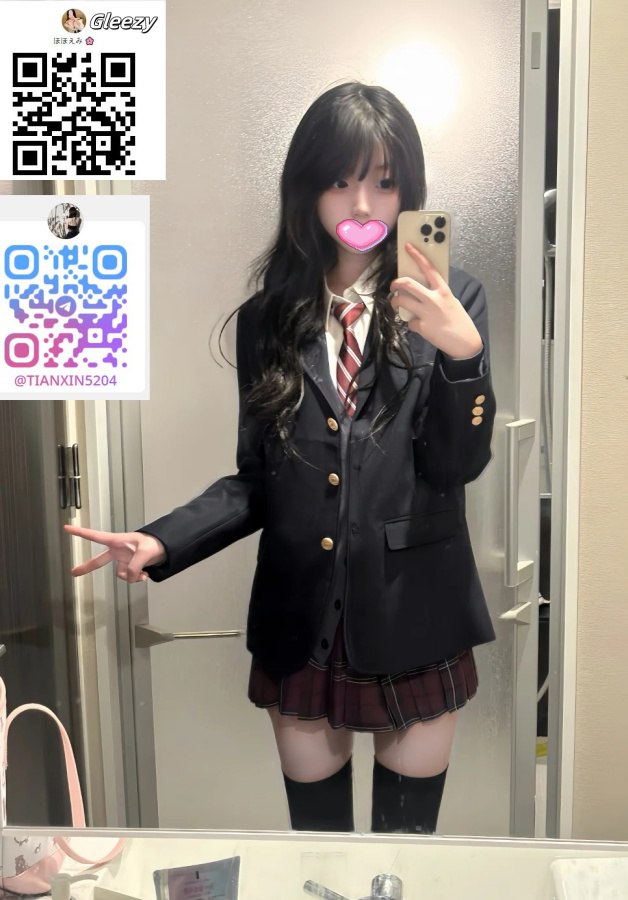ぺたんこ胸×大きな瞳